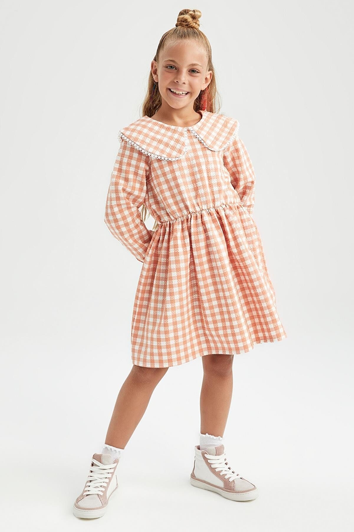  Kız Çocuk Kare Desenli Geniş Yakalı Uzun Balon Kollu Krinkıl Elbise
